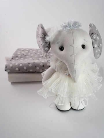 Белый слоник